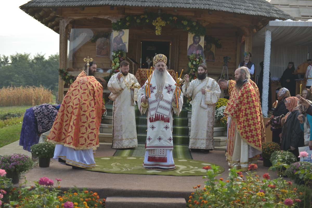 Mitropolitul Teofan, la Mănăstirea Lebăda-Botoșani: „Vom fi chemați peste câteva săptămâni să ne arătăm printr-un gest exterior mărturisirea dreptei credințe”