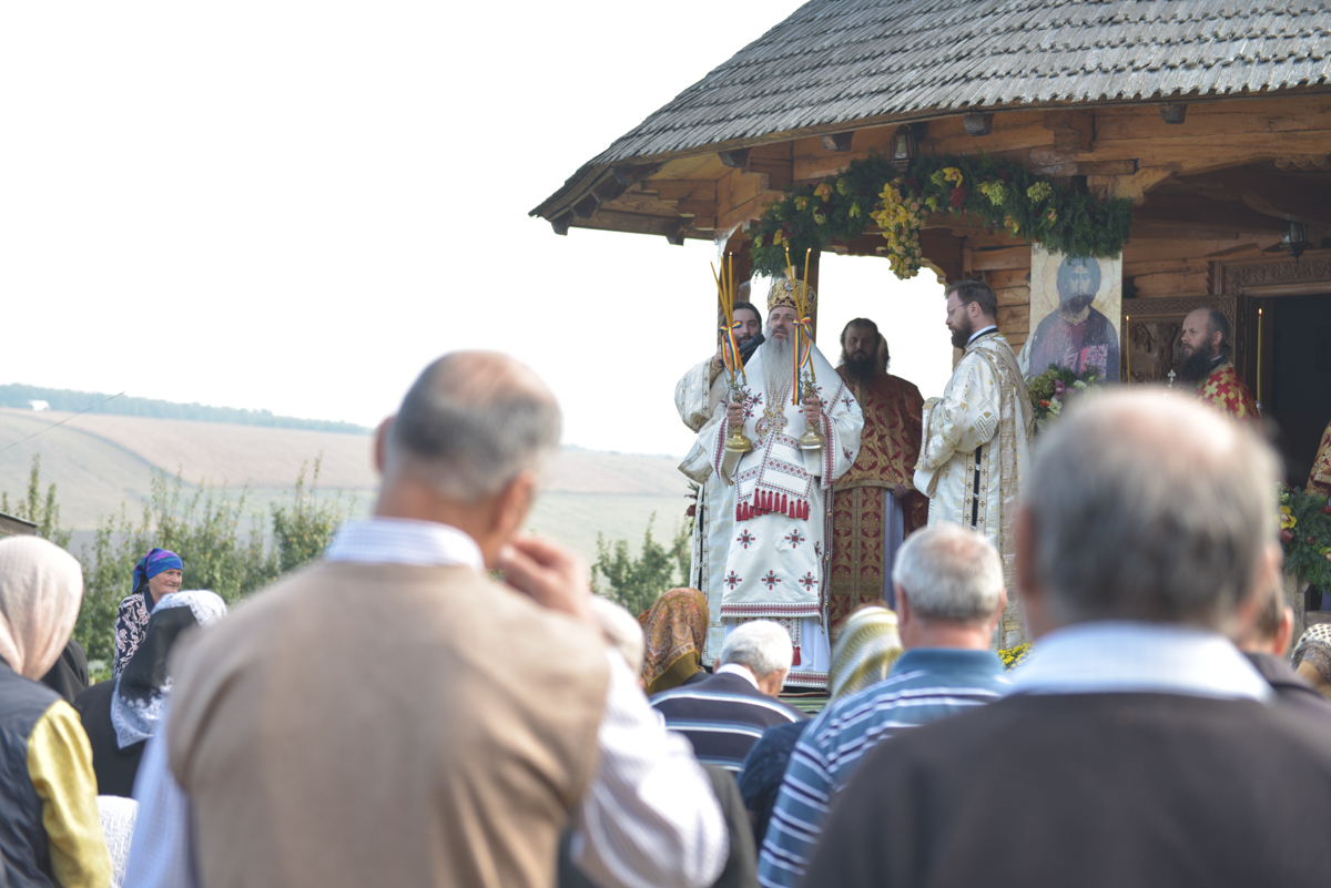 Mitropolitul Teofan, la Mănăstirea Lebăda-Botoșani: „Vom fi chemați peste câteva săptămâni să ne arătăm printr-un gest exterior mărturisirea dreptei credințe”