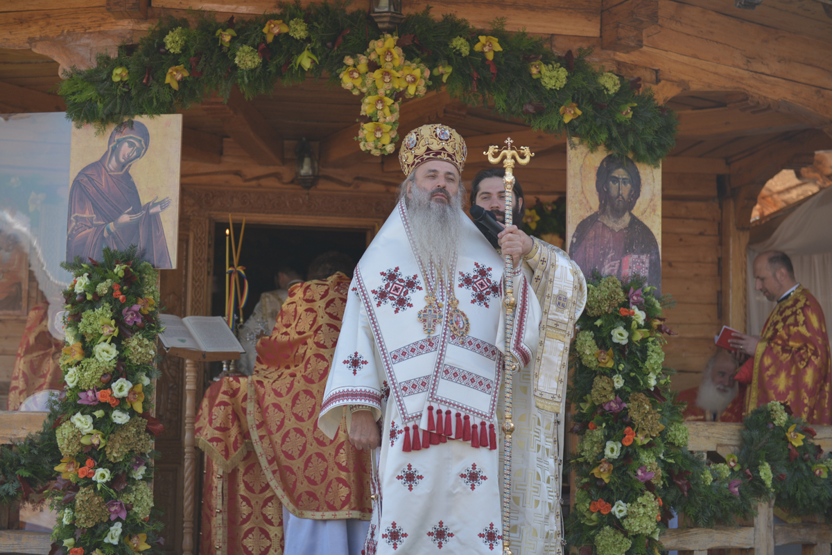 Mitropolitul Teofan, la Mănăstirea Lebăda-Botoșani: „Vom fi chemați peste câteva săptămâni să ne arătăm printr-un gest exterior mărturisirea dreptei credințe”