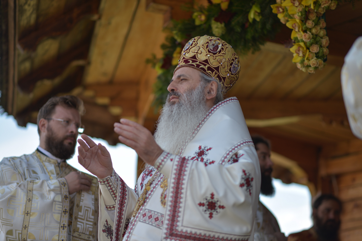 Mitropolitul Teofan, la Mănăstirea Lebăda-Botoșani: „Vom fi chemați peste câteva săptămâni să ne arătăm printr-un gest exterior mărturisirea dreptei credințe”