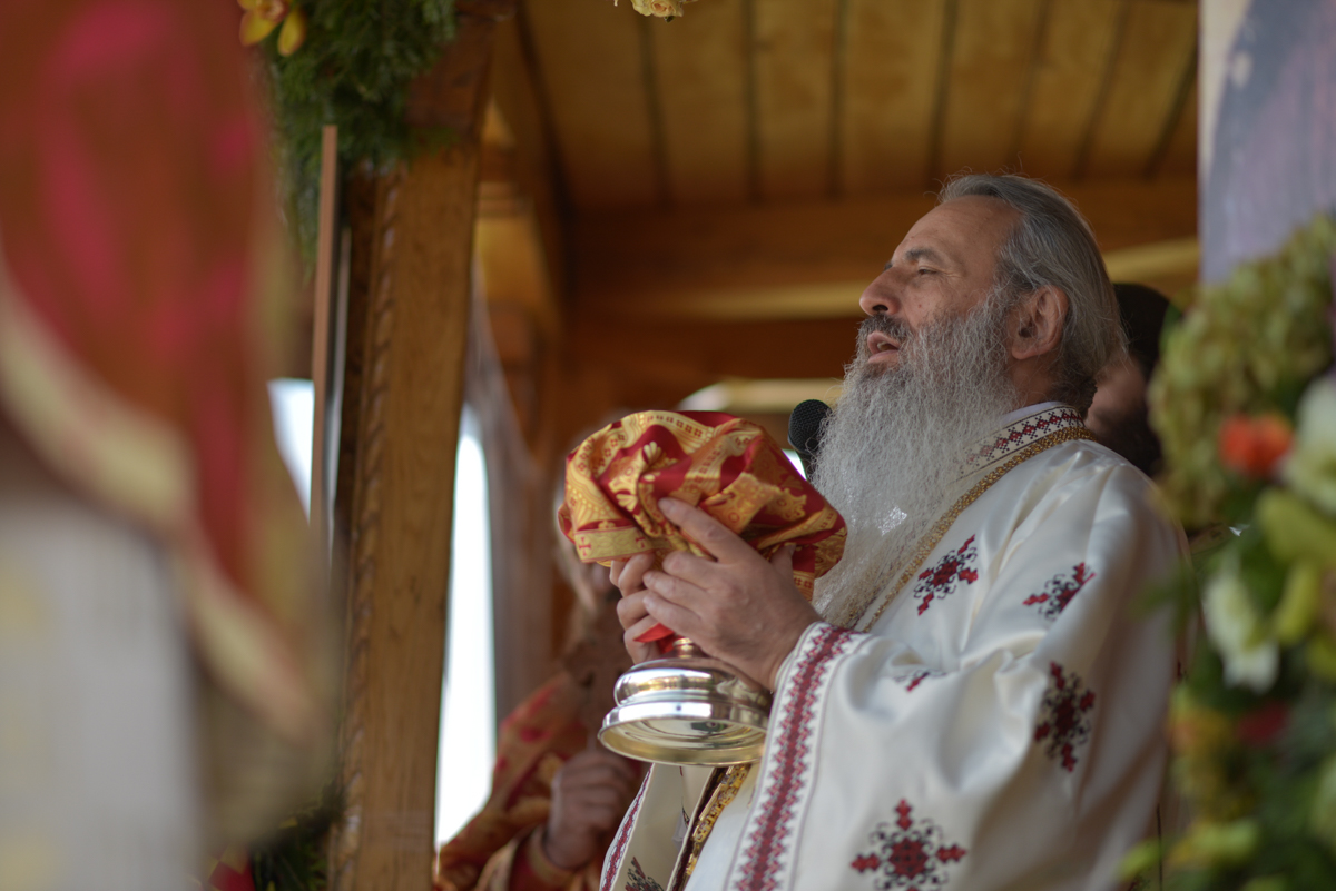 Mitropolitul Teofan, la Mănăstirea Lebăda-Botoșani: „Vom fi chemați peste câteva săptămâni să ne arătăm printr-un gest exterior mărturisirea dreptei credințe”