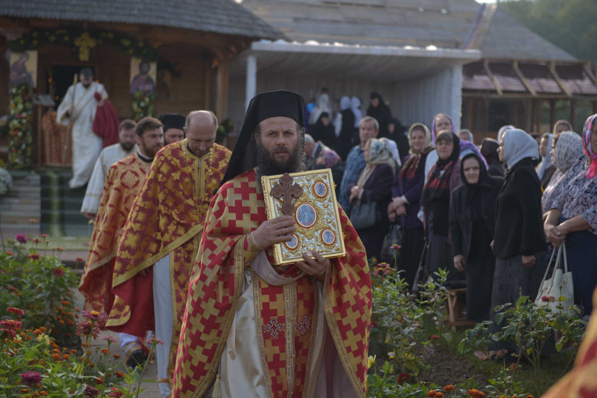 Mitropolitul Teofan, la Mănăstirea Lebăda-Botoșani: „Vom fi chemați peste câteva săptămâni să ne arătăm printr-un gest exterior mărturisirea dreptei credințe”