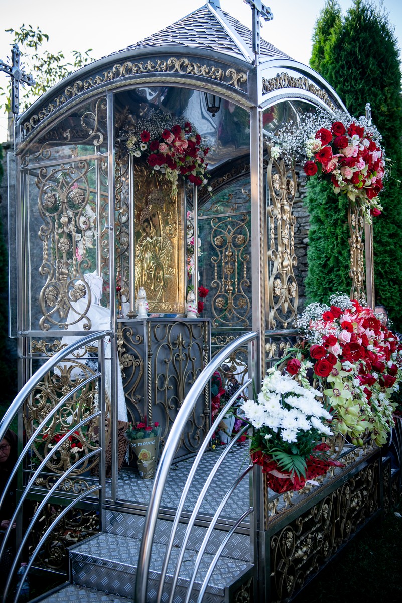 Foto: Constantin Comici Mitropolitul Moldovei, la Mănăstirea Hadâmbu: „Nașterea și creșterea de prunci este cariera cea mai aleasă, cea mai înaltă”