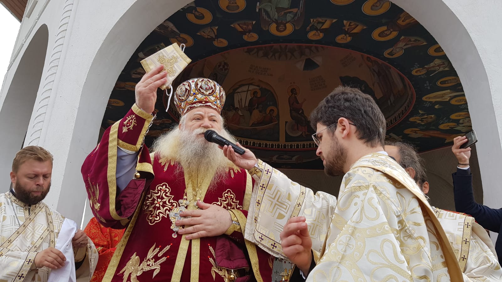 PS Calinic Botoşăneanul: „Să ieșim la vot în zilele de 6 şi 7 octombrie” PS Calinic Botoşăneanul: „Să ieșim la vot în zilele de 6 şi 7 octombrie”