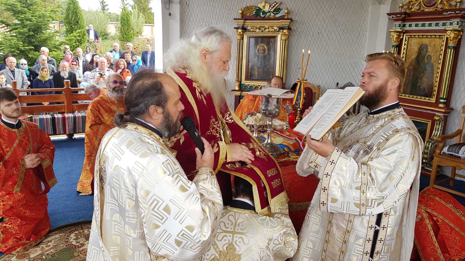 PS Calinic Botoşăneanul: „Să ieșim la vot în zilele de 6 şi 7 octombrie” PS Calinic Botoşăneanul: „Să ieșim la vot în zilele de 6 şi 7 octombrie”