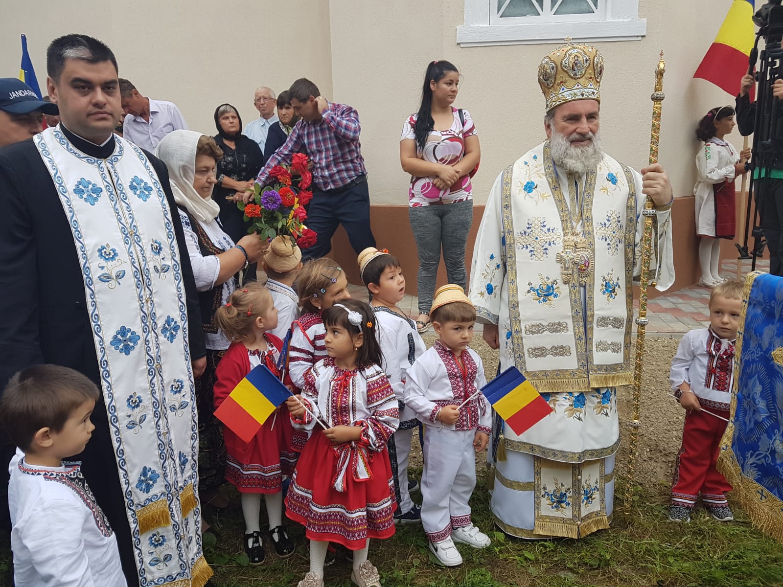 Biserica şi aşezământul social din Blidari au fost sfinţite Biserica şi aşezământul social din Blidari au fost sfinţite