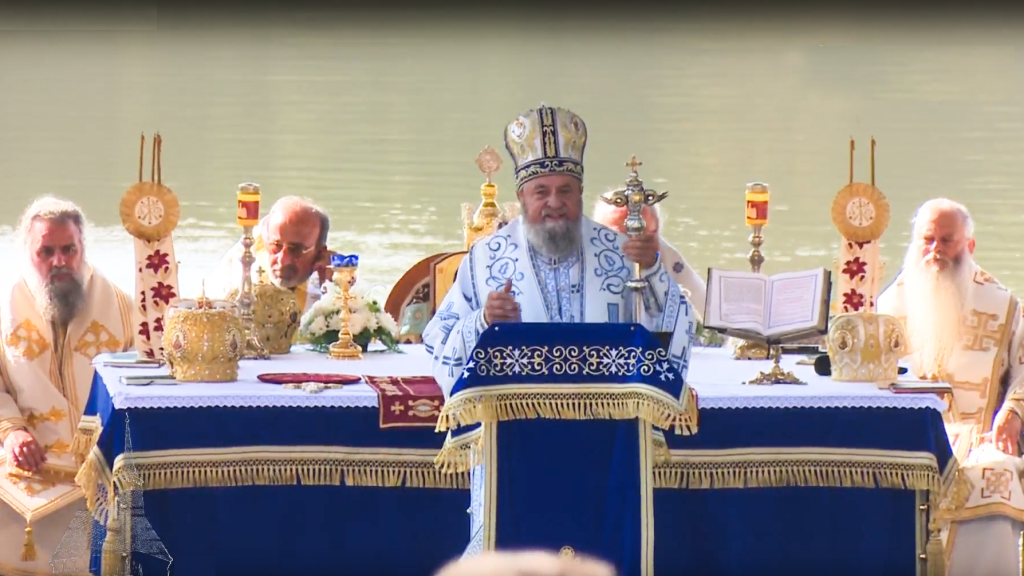 Tinerii participanți la ITO 2018 se roagă împreună cu Mitropolitul Laurențiu și cu reprezentanții Bisericilor surori