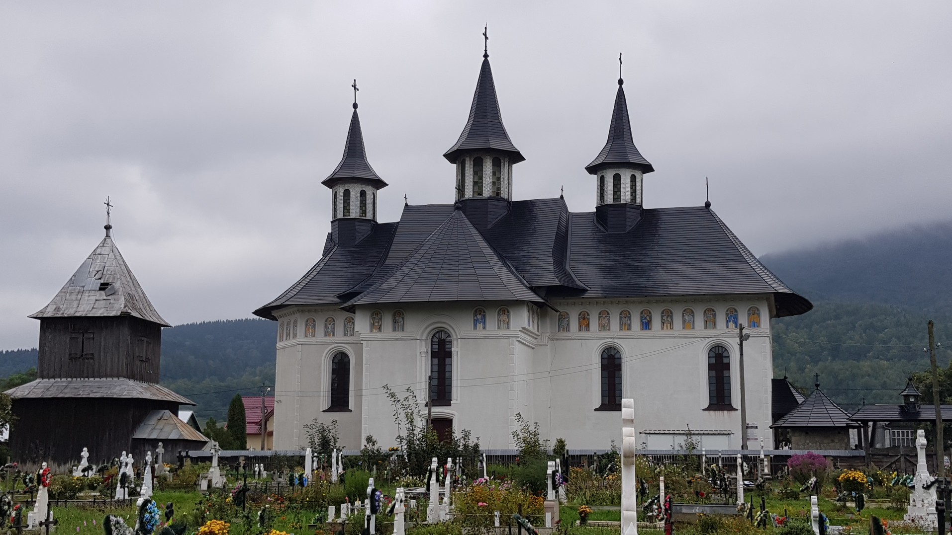 IPS Arhiepiscop Pimen, la Straja: „Să nu ne împuținăm sufletește atunci când suntem în necazuri și în suferințe”