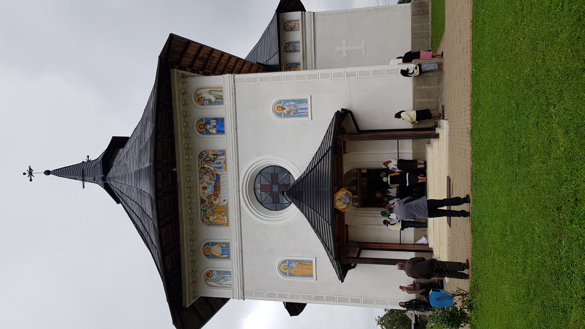 IPS Arhiepiscop Pimen, la Straja: „Să nu ne împuținăm sufletește atunci când suntem în necazuri și în suferințe”