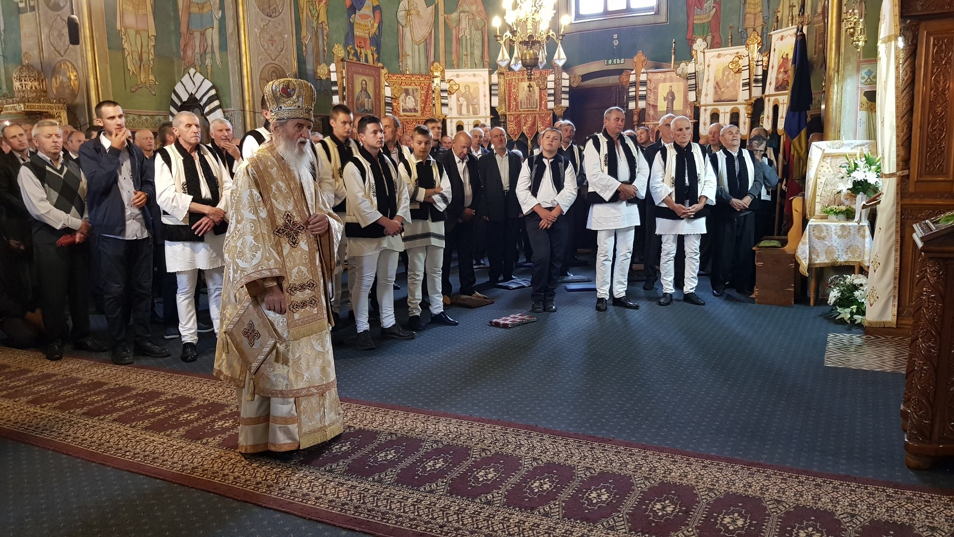 IPS Arhiepiscop Pimen, la Straja: „Să nu ne împuținăm sufletește atunci când suntem în necazuri și în suferințe”