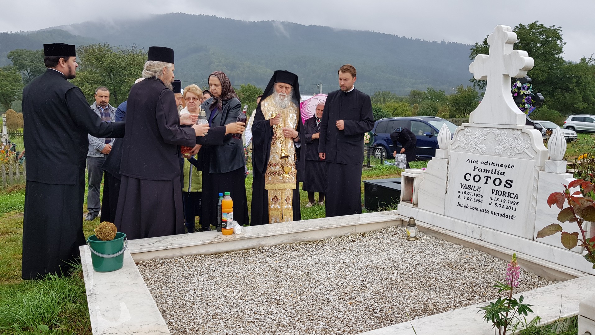 IPS Arhiepiscop Pimen, la Straja: „Să nu ne împuținăm sufletește atunci când suntem în necazuri și în suferințe”