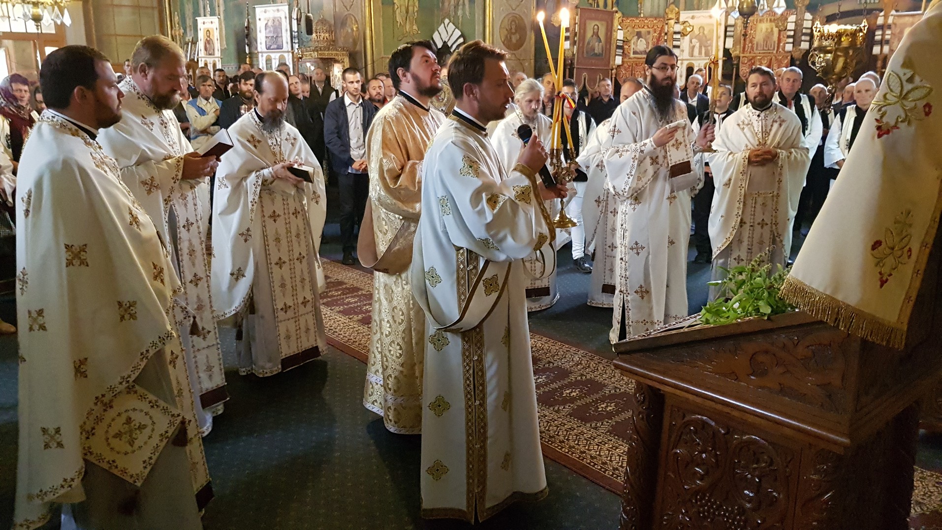 IPS Arhiepiscop Pimen, la Straja: „Să nu ne împuținăm sufletește atunci când suntem în necazuri și în suferințe”