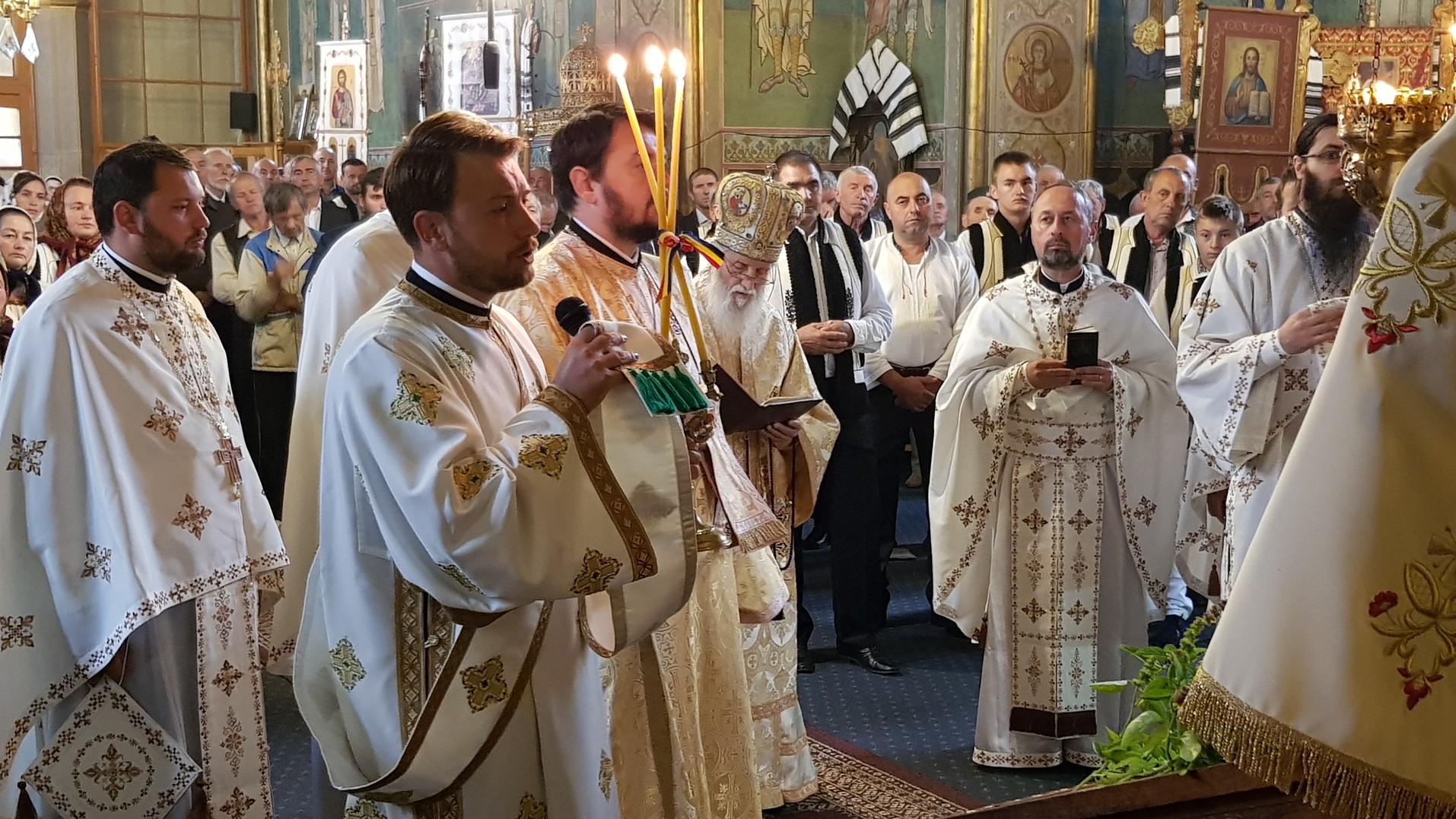 IPS Arhiepiscop Pimen, la Straja: „Să nu ne împuținăm sufletește atunci când suntem în necazuri și în suferințe”