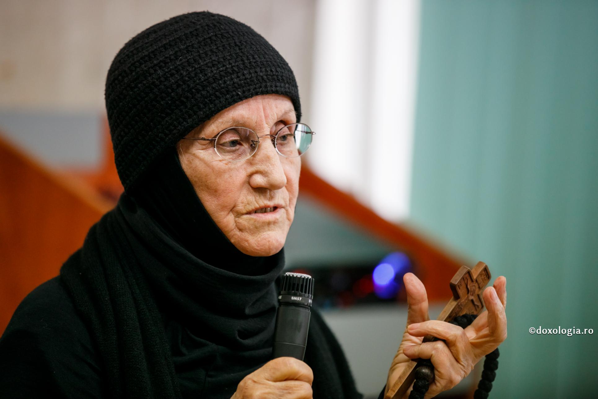 (Referendum) „Votul din octombrie va fi un da spus lui Dumnezeu” – Maica Siluana Vlad