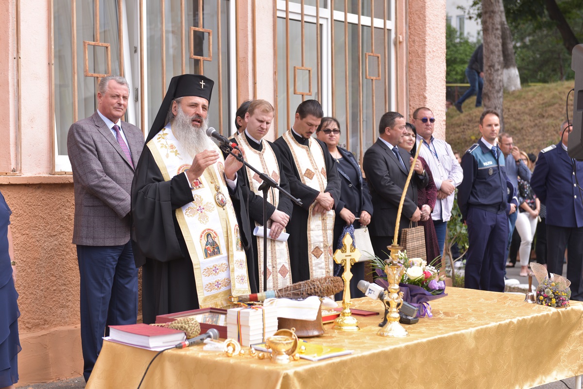 IPS Mitropolit Teofan, la deschiderea anului școlar: „Din ce în ce mai mult, în lumea aceasta a schimbării, ni se propun nu certitudini, ci dileme”