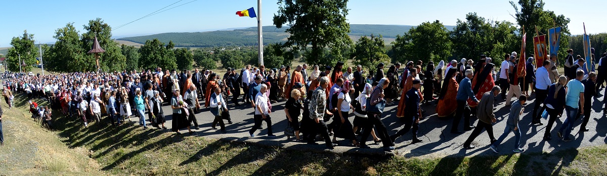Procesiunea „Drumul Crucii” la Mănăstirea Hadâmbu