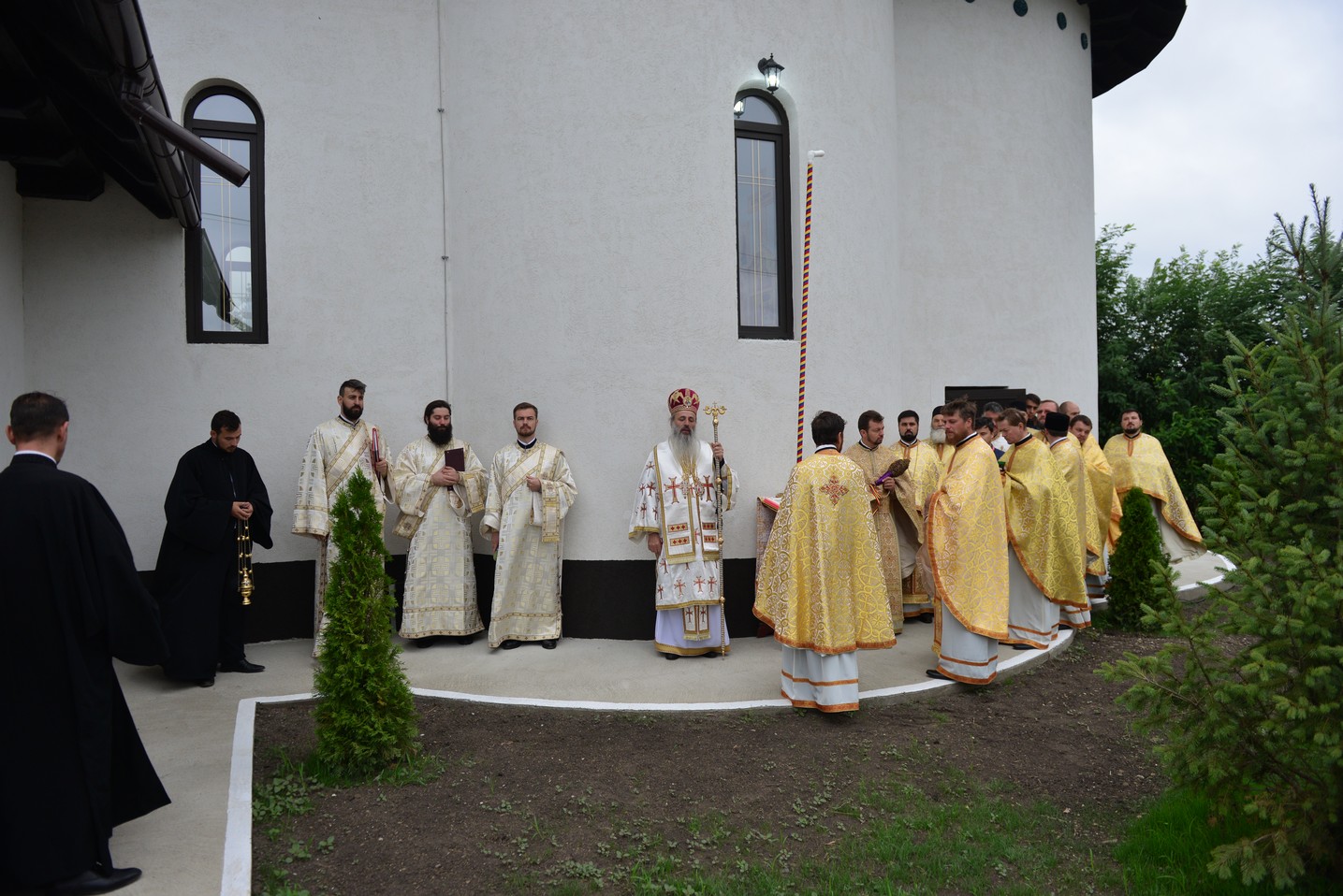 Sfințire de biserică la Bătrânești, Botoșani: „Sfânta Cruce ne identifică, ne arată cine suntem”