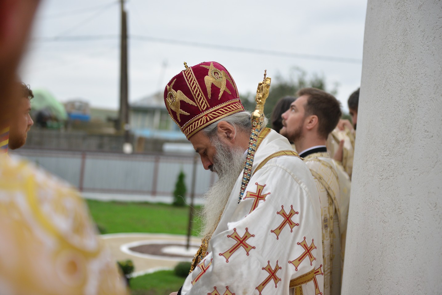 Sfințire de biserică la Bătrânești, Botoșani: „Sfânta Cruce ne identifică, ne arată cine suntem”