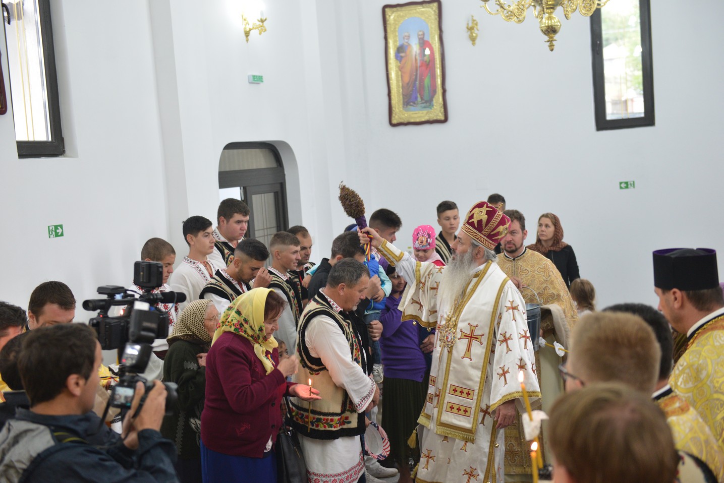 Sfințire de biserică la Bătrânești, Botoșani: „Sfânta Cruce ne identifică, ne arată cine suntem”