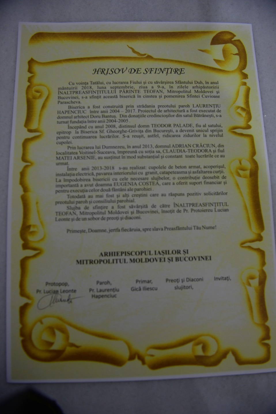 Sfințire de biserică la Bătrânești, Botoșani: „Sfânta Cruce ne identifică, ne arată cine suntem”