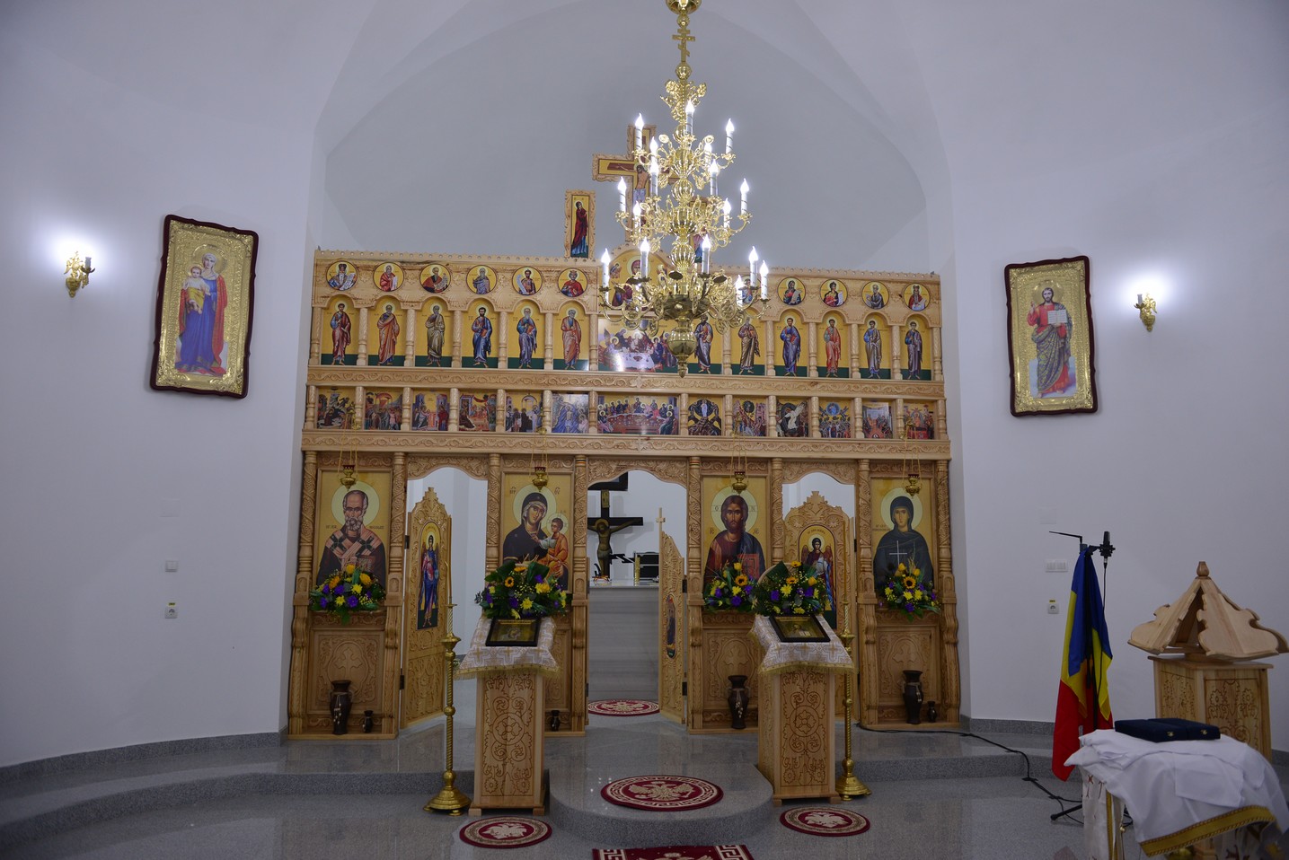 Sfințire de biserică la Bătrânești, Botoșani: „Sfânta Cruce ne identifică, ne arată cine suntem”