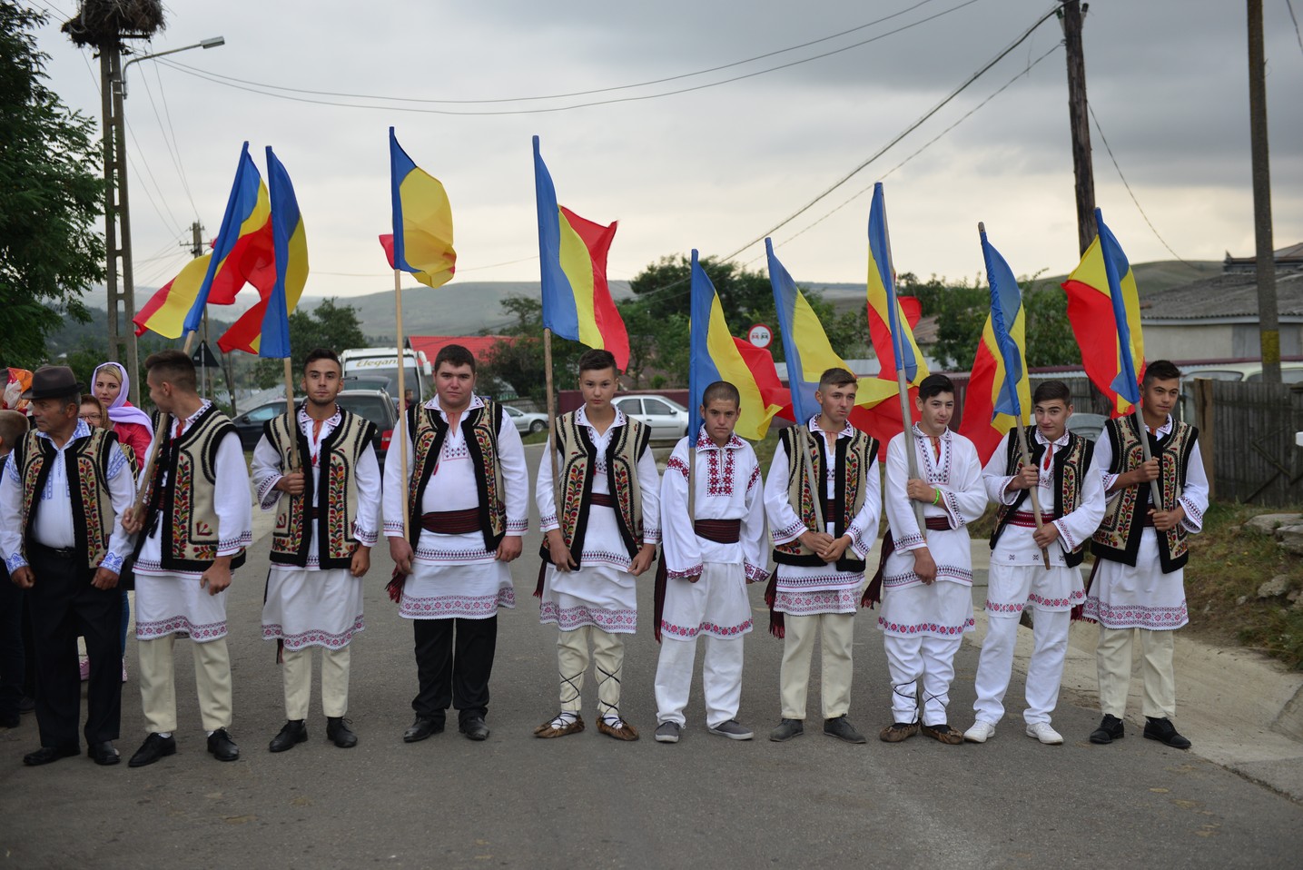 Sfințire de biserică la Bătrânești, Botoșani: „Sfânta Cruce ne identifică, ne arată cine suntem”