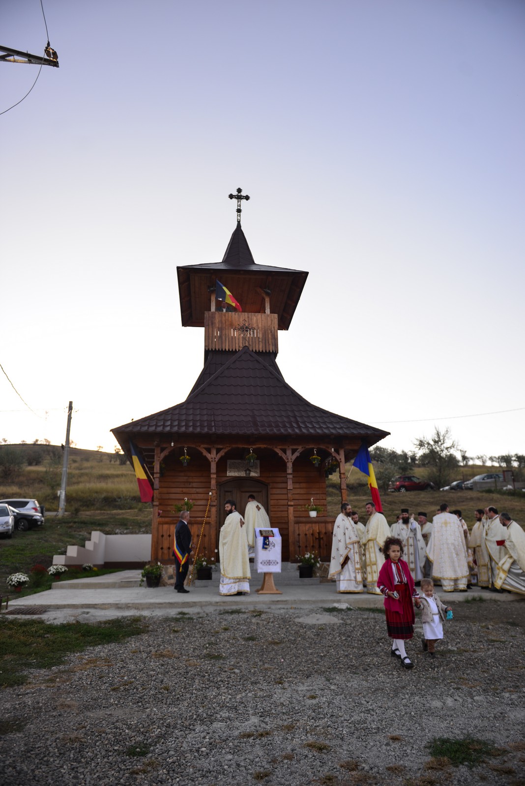 (Foto) Biserică închinată Sfântului Ierarh Mucenic Teodosie de la Brazi, sfințită astăzi la Lețcani