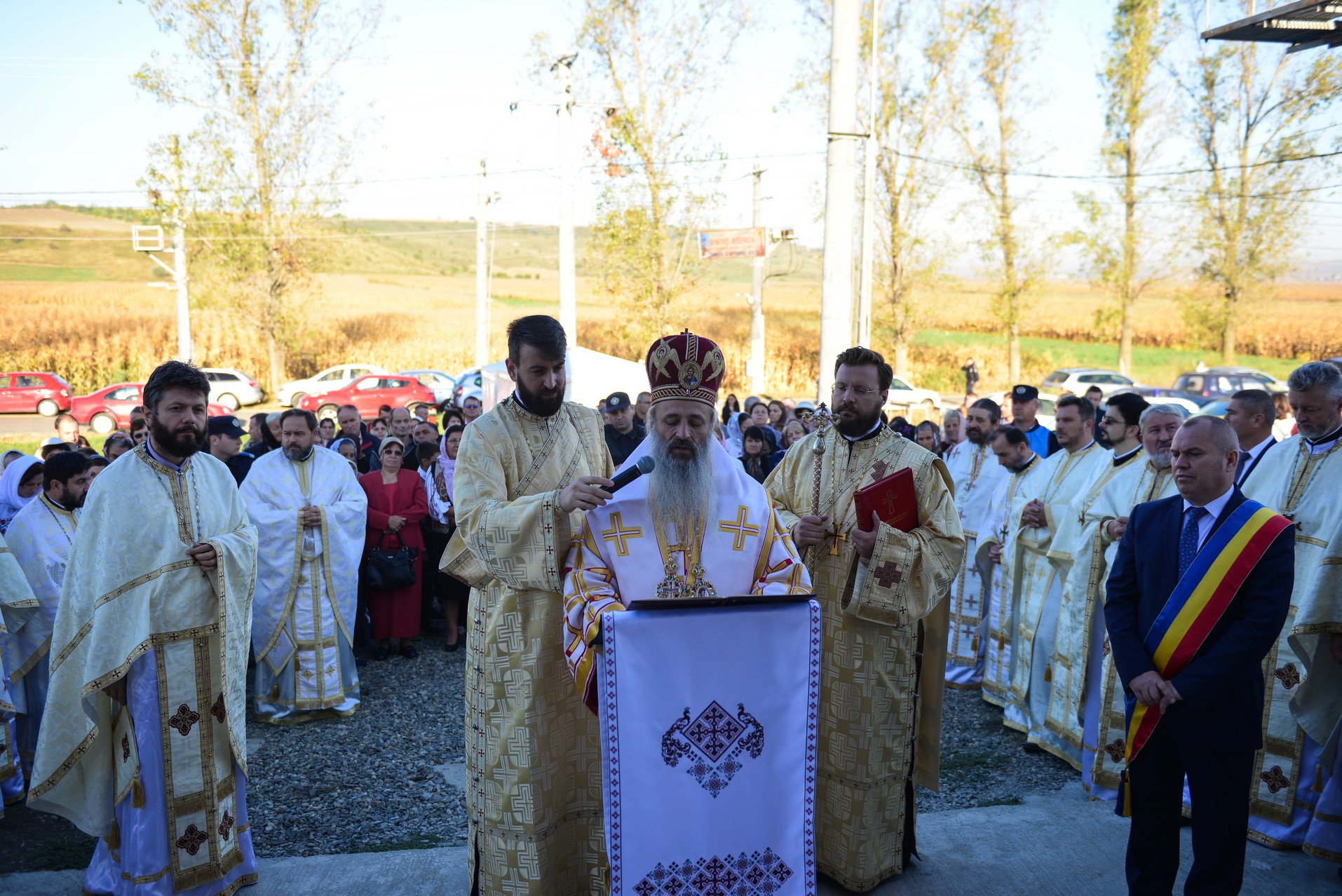 (Foto) Biserică închinată Sfântului Ierarh Mucenic Teodosie de la Brazi, sfințită astăzi la Lețcani