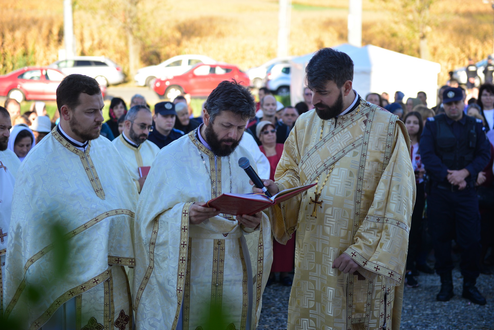 (Foto) Biserică închinată Sfântului Ierarh Mucenic Teodosie de la Brazi, sfințită astăzi la Lețcani