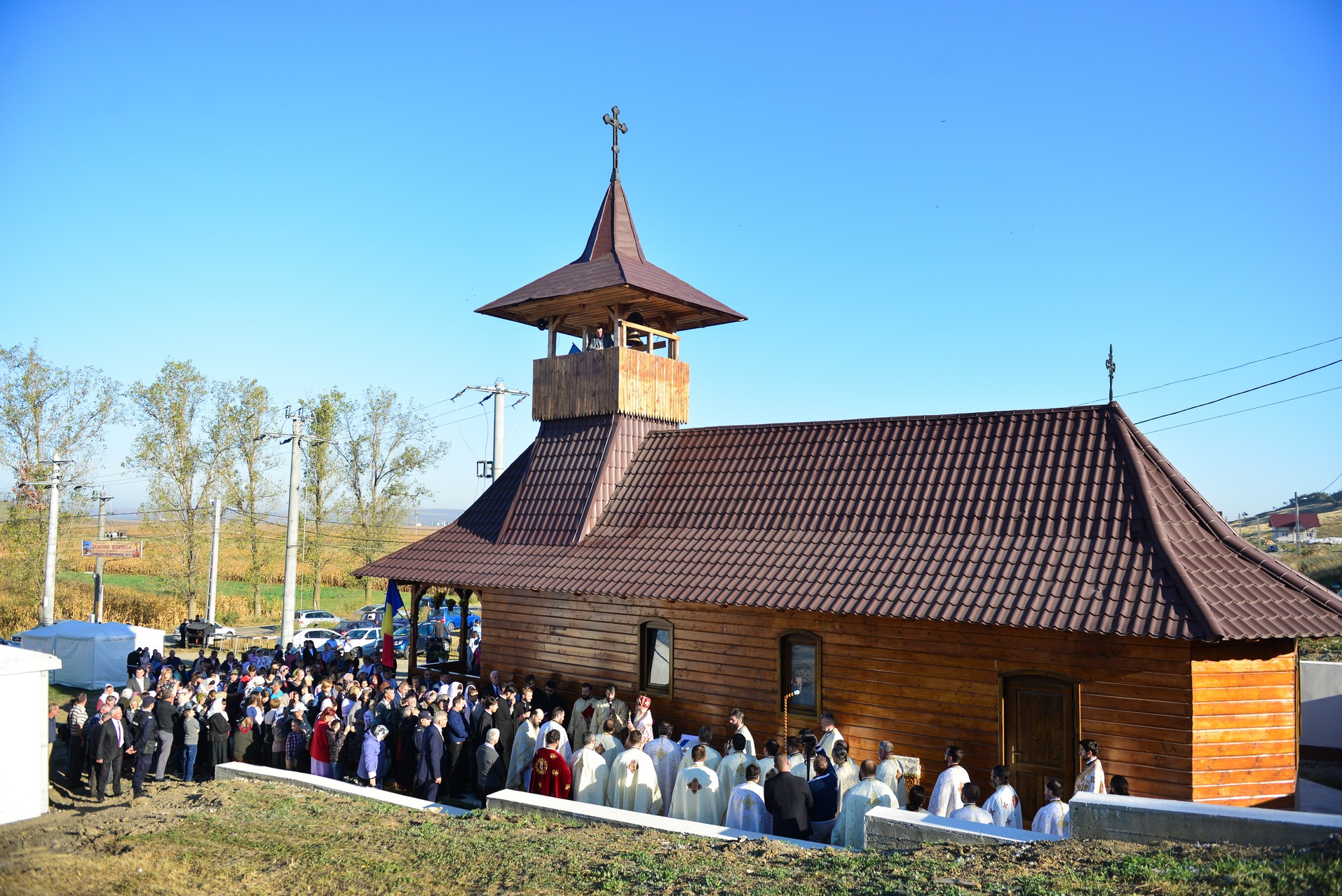 Târnosire de biserică la Lețcani: „Prin sfințire, fiecare altar devine mormântul Domnului”