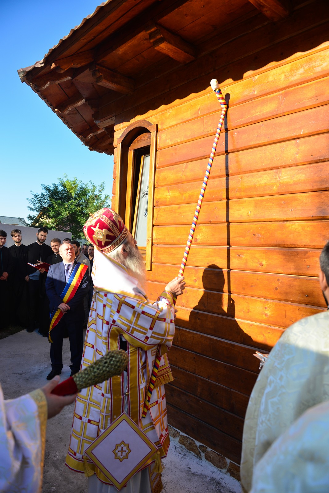 (Foto) Biserică închinată Sfântului Ierarh Mucenic Teodosie de la Brazi, sfințită astăzi la Lețcani