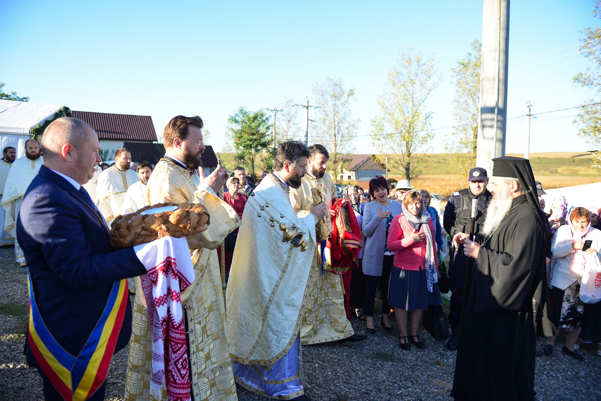 (Foto) Biserică închinată Sfântului Ierarh Mucenic Teodosie de la Brazi, sfințită astăzi la Lețcani