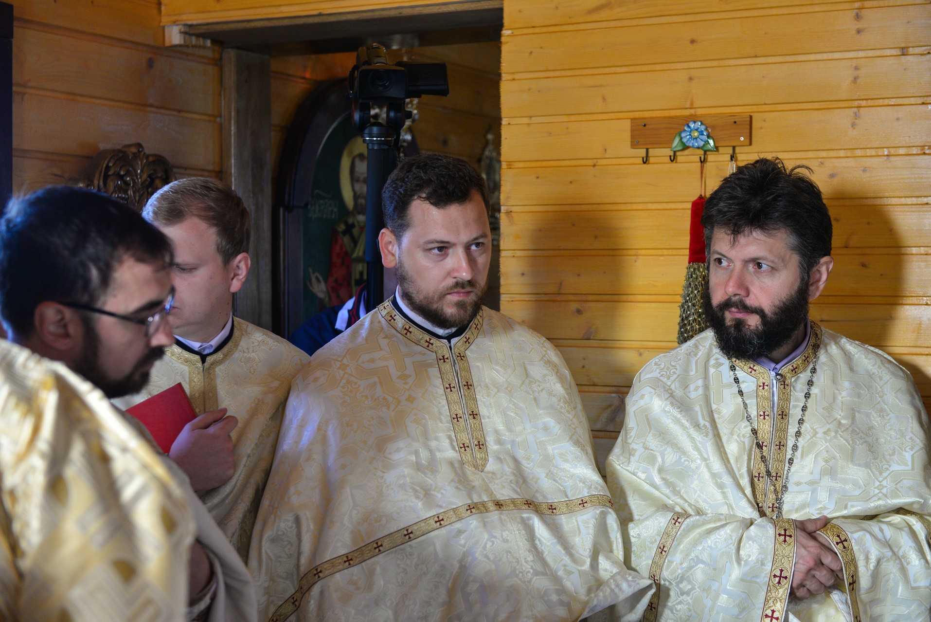 (Foto) Biserică închinată Sfântului Ierarh Mucenic Teodosie de la Brazi, sfințită astăzi la Lețcani