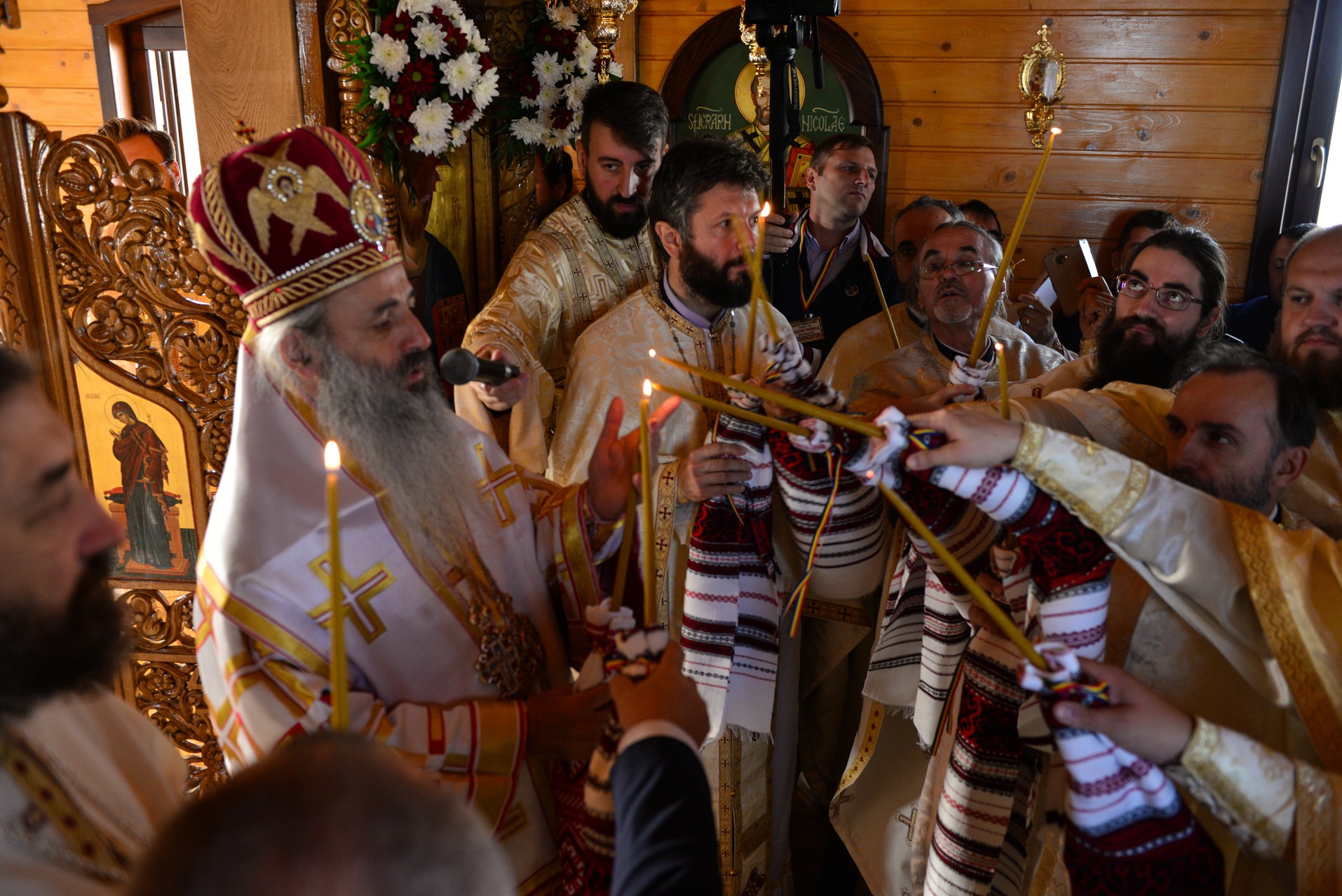 (Foto) Biserică închinată Sfântului Ierarh Mucenic Teodosie de la Brazi, sfințită astăzi la Lețcani