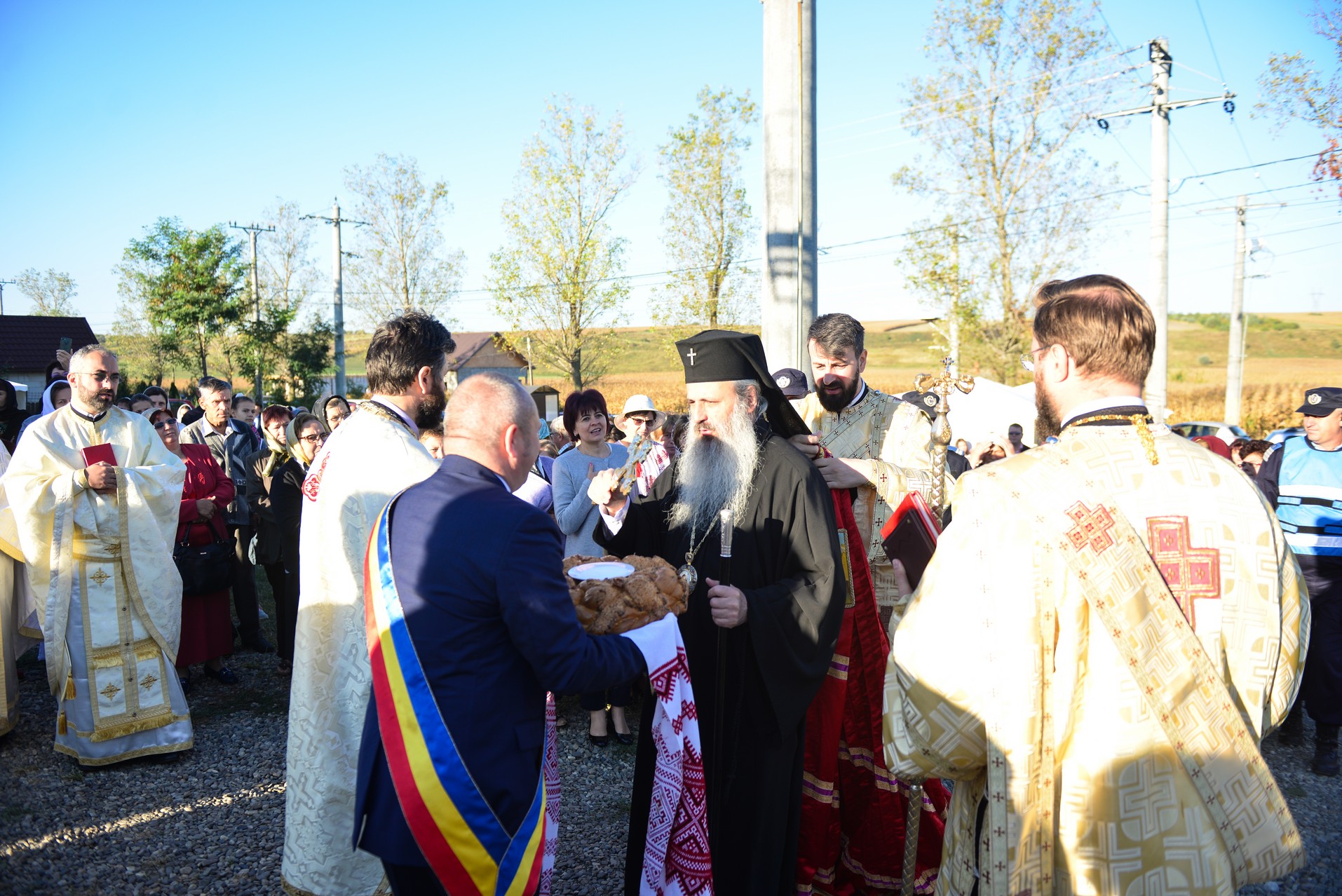 (Foto) Biserică închinată Sfântului Ierarh Mucenic Teodosie de la Brazi, sfințită astăzi la Lețcani
