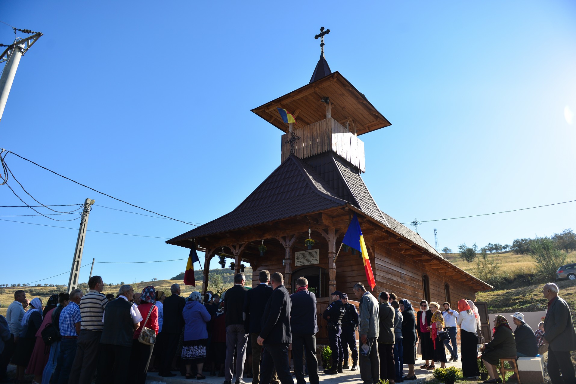 (Foto) Biserică închinată Sfântului Ierarh Mucenic Teodosie de la Brazi, sfințită astăzi la Lețcani