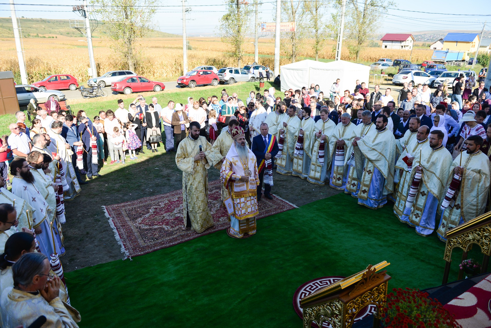 (Foto) Biserică închinată Sfântului Ierarh Mucenic Teodosie de la Brazi, sfințită astăzi la Lețcani