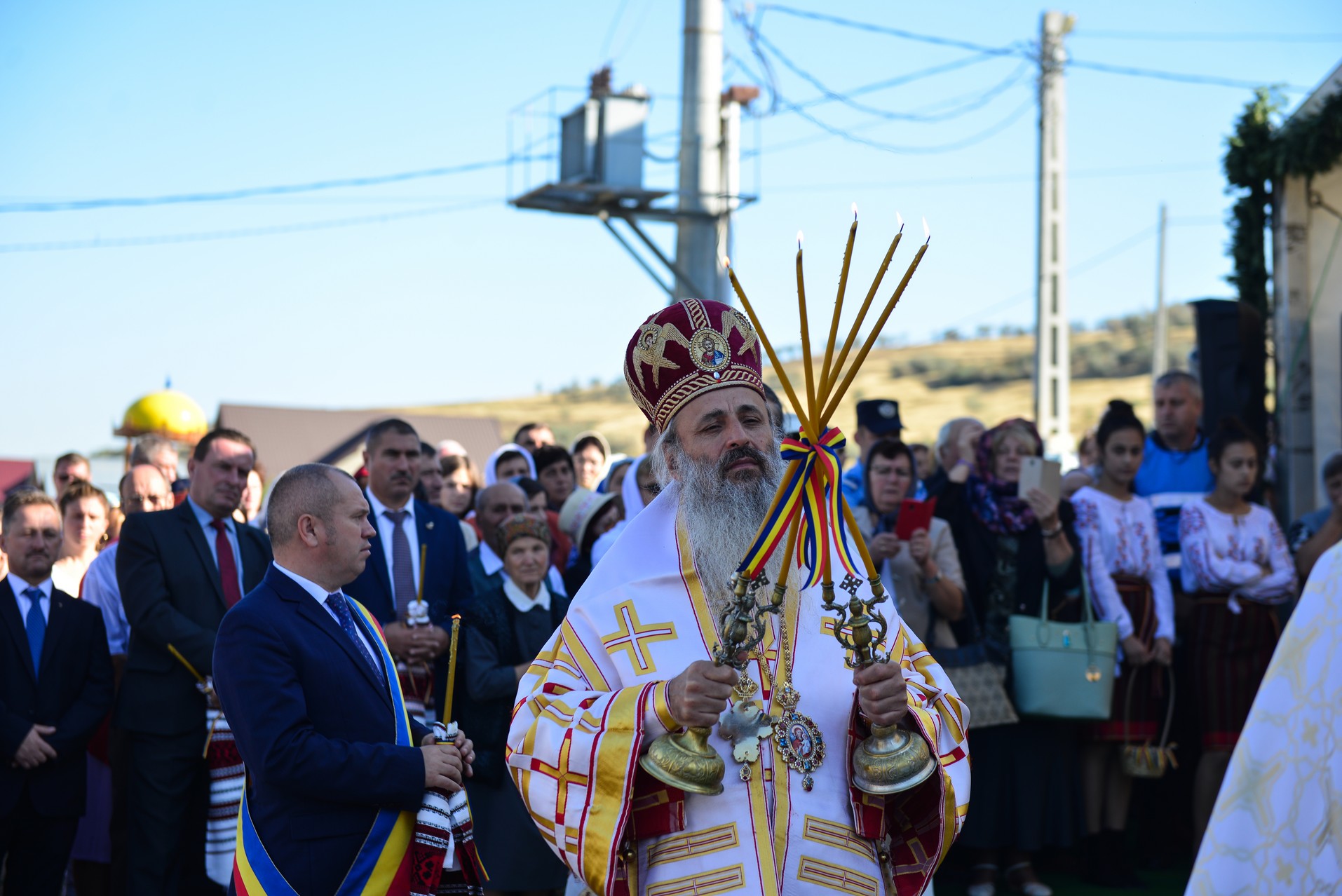 (Foto) Biserică închinată Sfântului Ierarh Mucenic Teodosie de la Brazi, sfințită astăzi la Lețcani