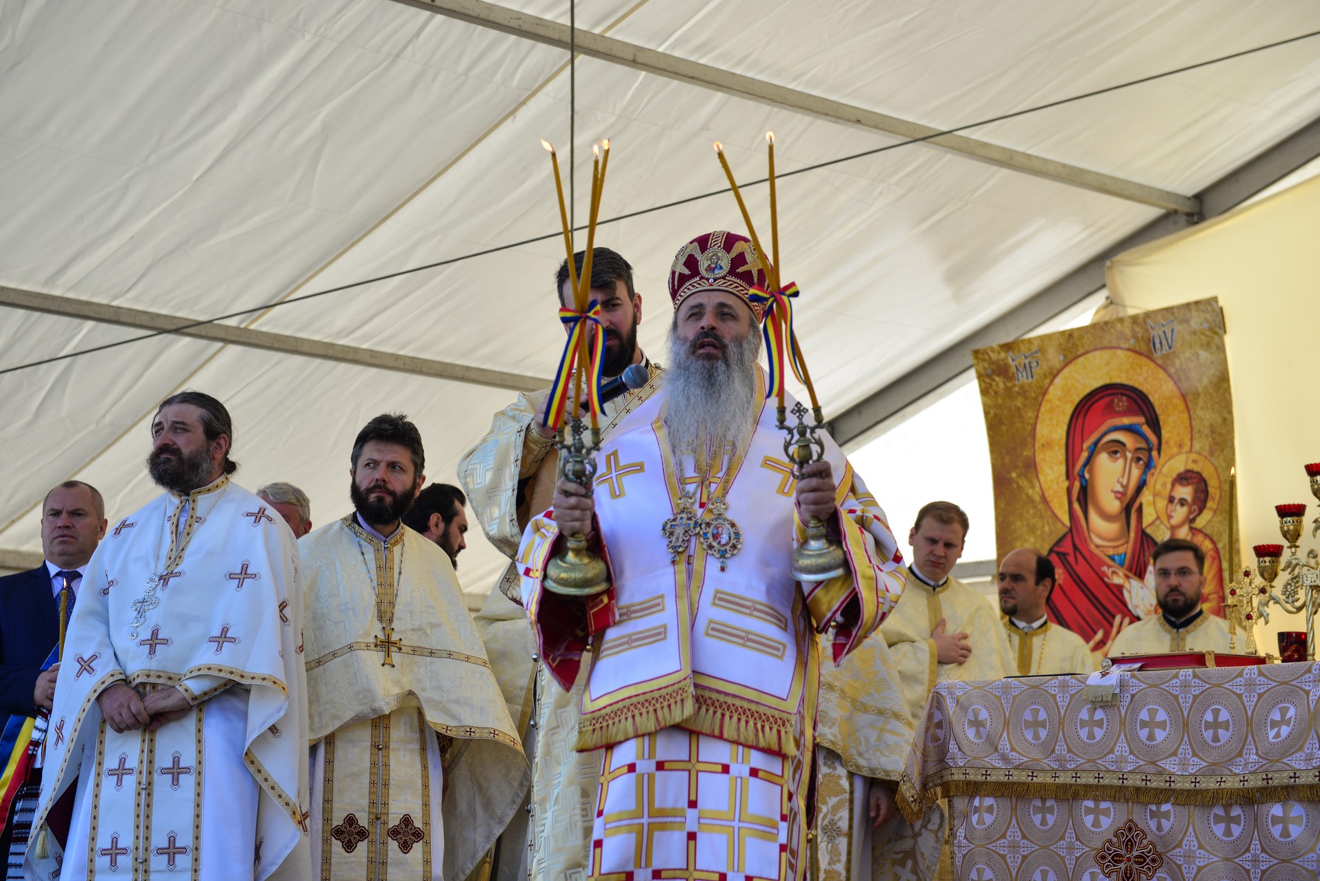 (Foto) Biserică închinată Sfântului Ierarh Mucenic Teodosie de la Brazi, sfințită astăzi la Lețcani
