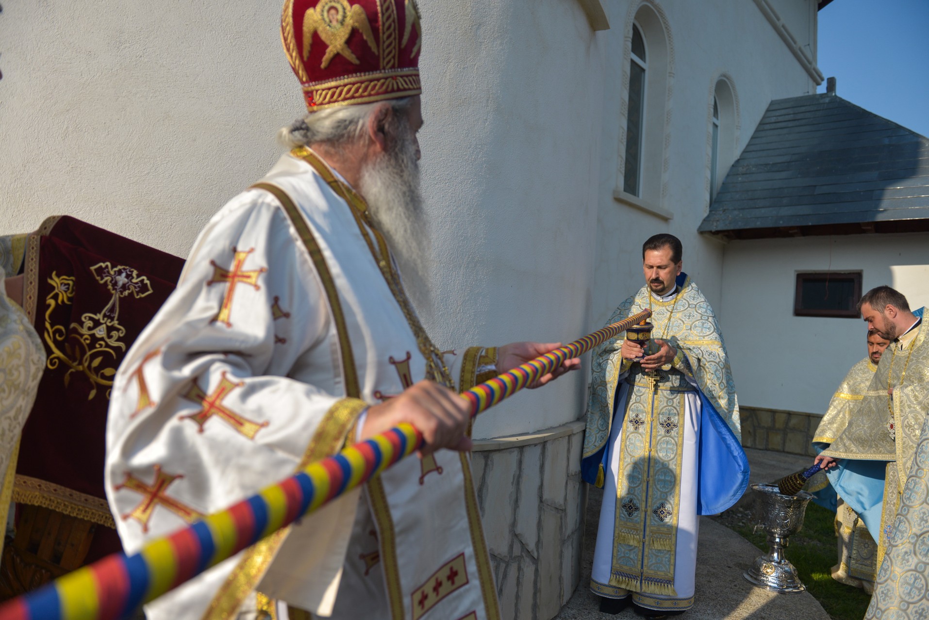 Sfințire de biserică la Netezi, Târgu Neamț: IPS Mitropolit Teofan a săvârșit slujba de târnosire