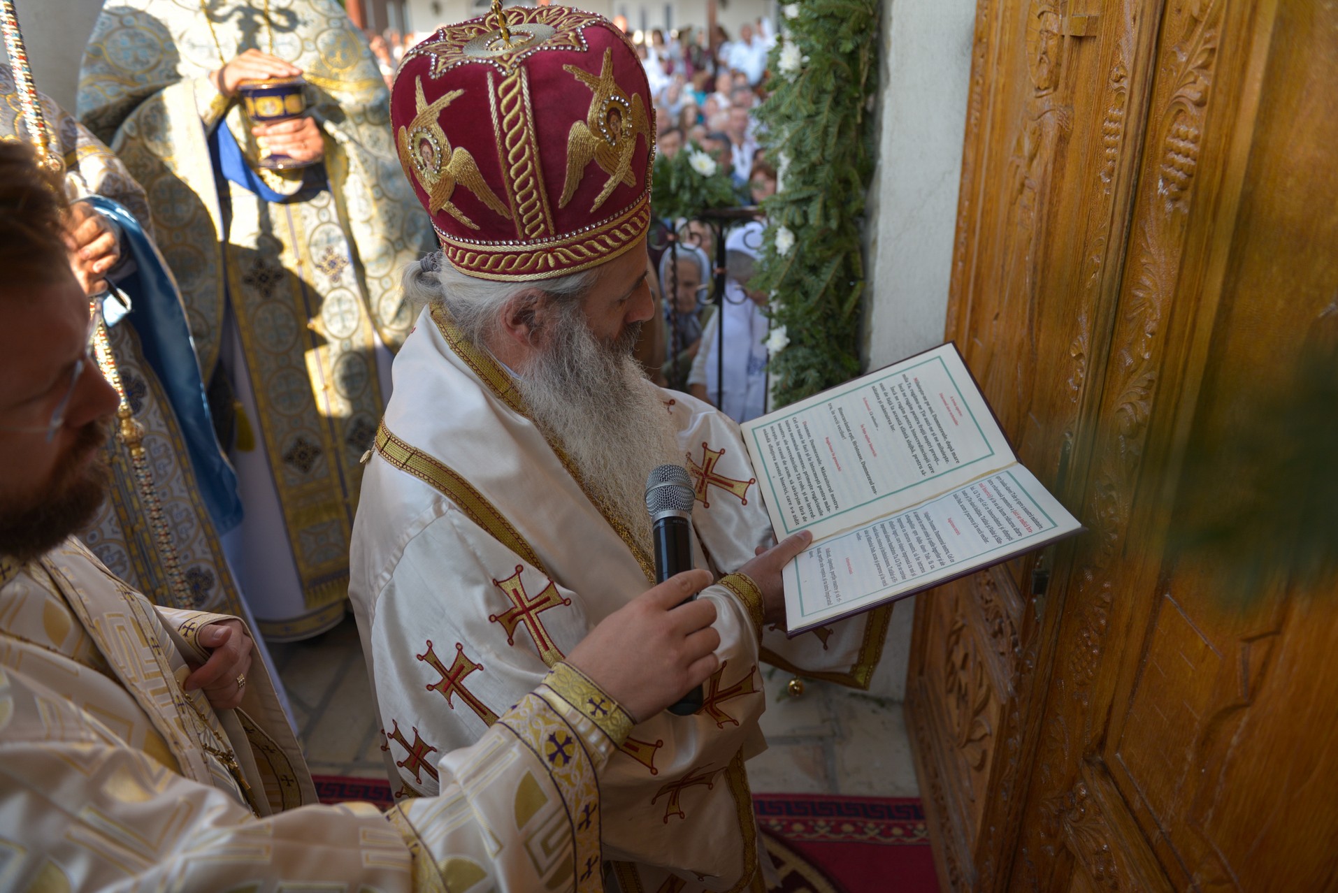 Sfințire de biserică la Netezi, Târgu Neamț: IPS Mitropolit Teofan a săvârșit slujba de târnosire