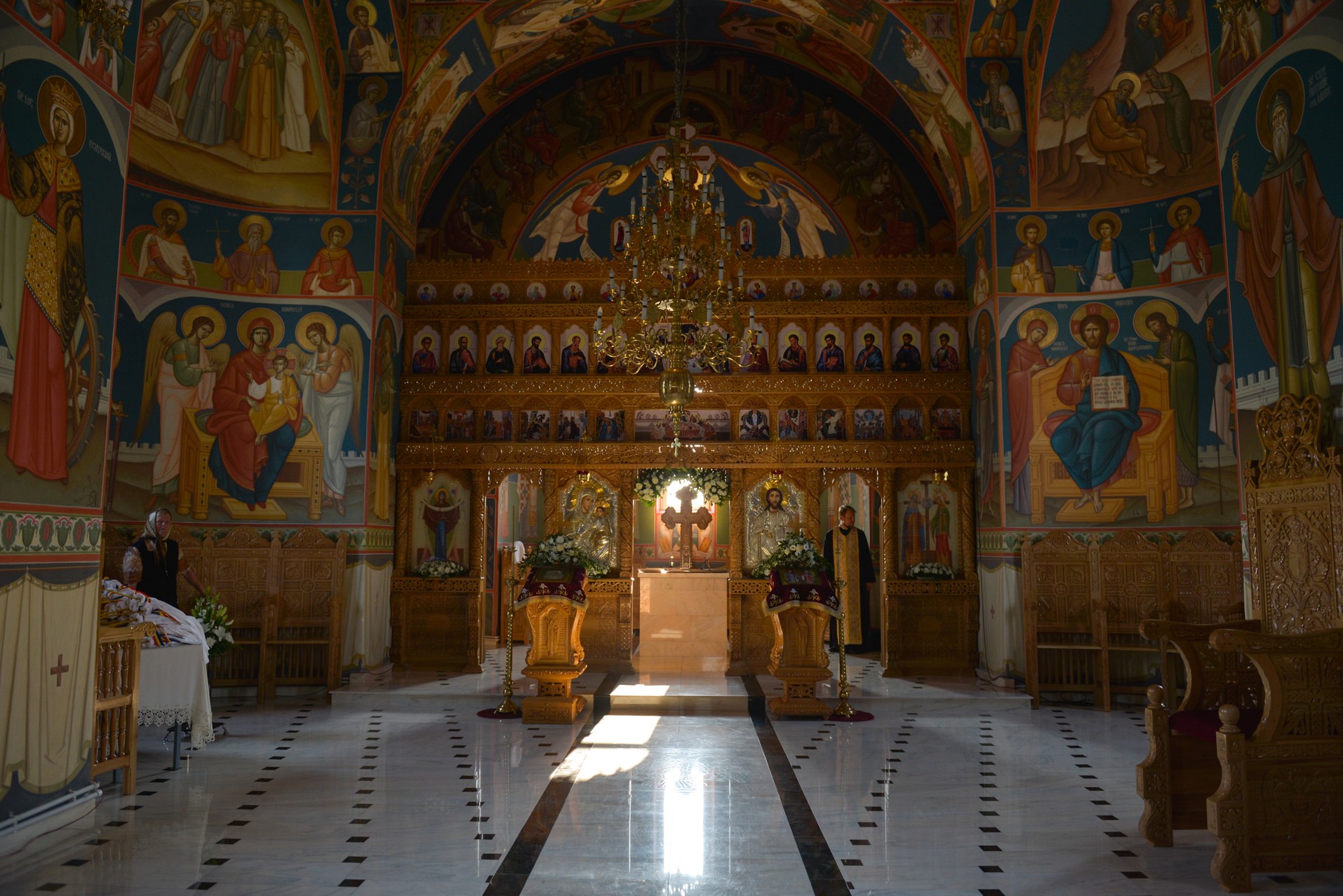 Sfințire de biserică la Netezi, Târgu Neamț: IPS Mitropolit Teofan a săvârșit slujba de târnosire