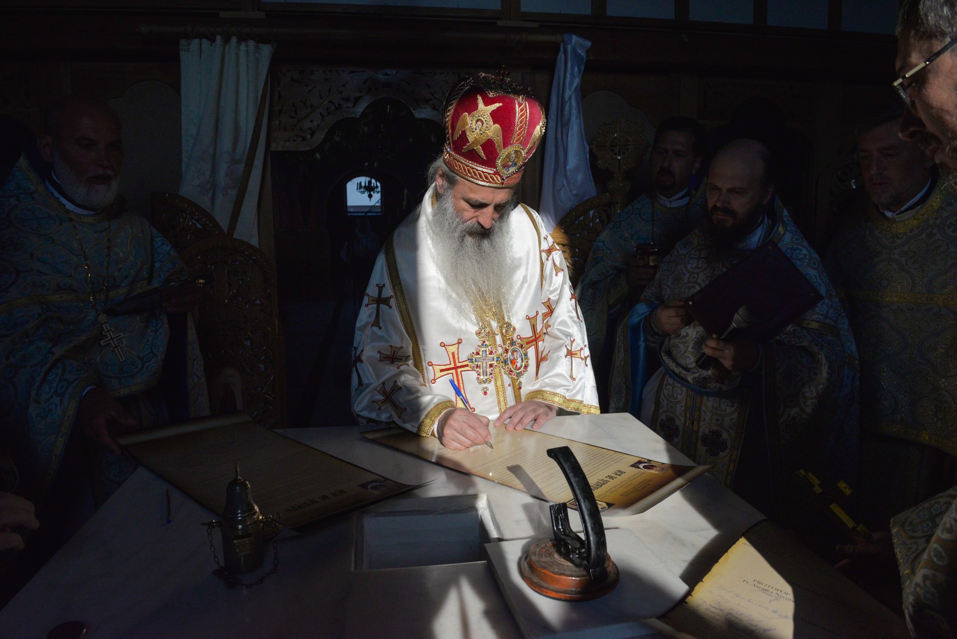 Sfințire de biserică la Netezi, Târgu Neamț: IPS Mitropolit Teofan a săvârșit slujba de târnosire