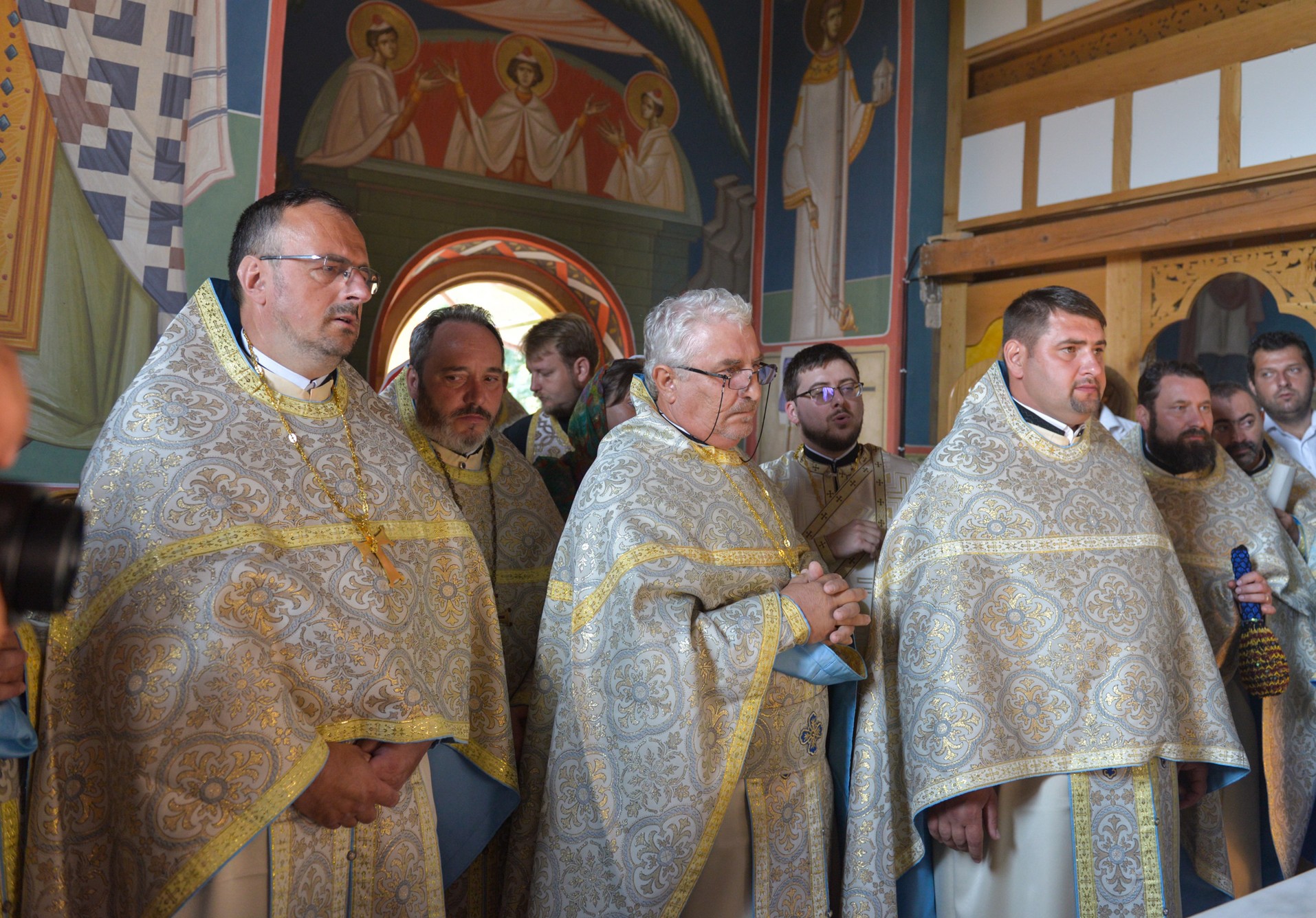 Sfințire de biserică la Netezi, Târgu Neamț: IPS Mitropolit Teofan a săvârșit slujba de târnosire