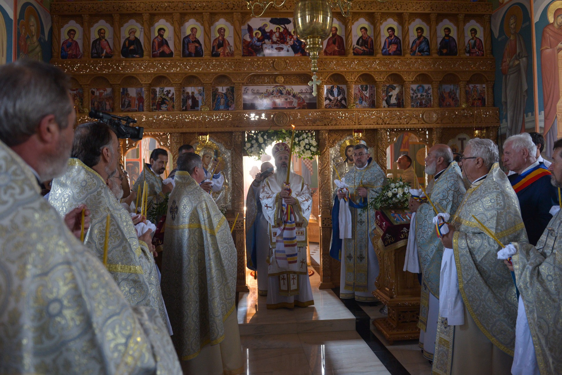 Sfințire de biserică la Netezi, Târgu Neamț: IPS Mitropolit Teofan a săvârșit slujba de târnosire