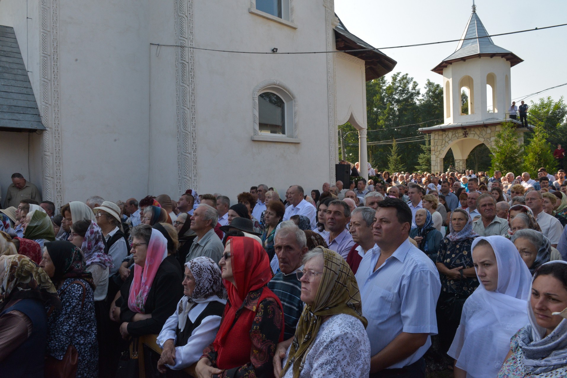 Sfințire de biserică la Netezi, Târgu Neamț: IPS Mitropolit Teofan a săvârșit slujba de târnosire