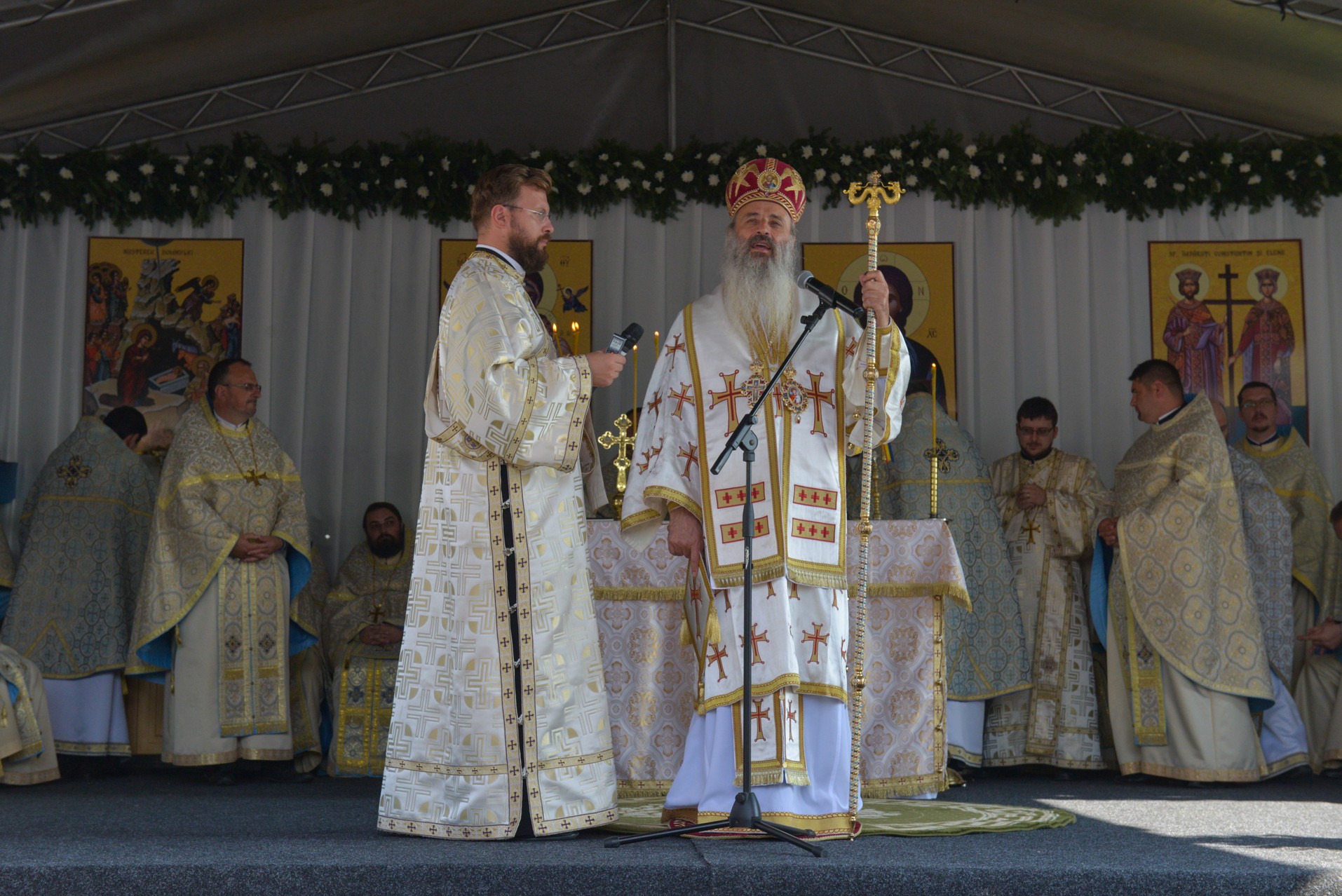 Sfințire de biserică la Netezi, Târgu Neamț: IPS Mitropolit Teofan a săvârșit slujba de târnosire