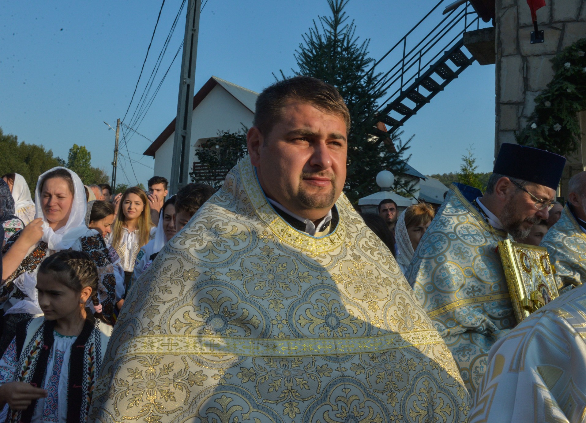 Sfințire de biserică la Netezi, Târgu Neamț: IPS Mitropolit Teofan a săvârșit slujba de târnosire