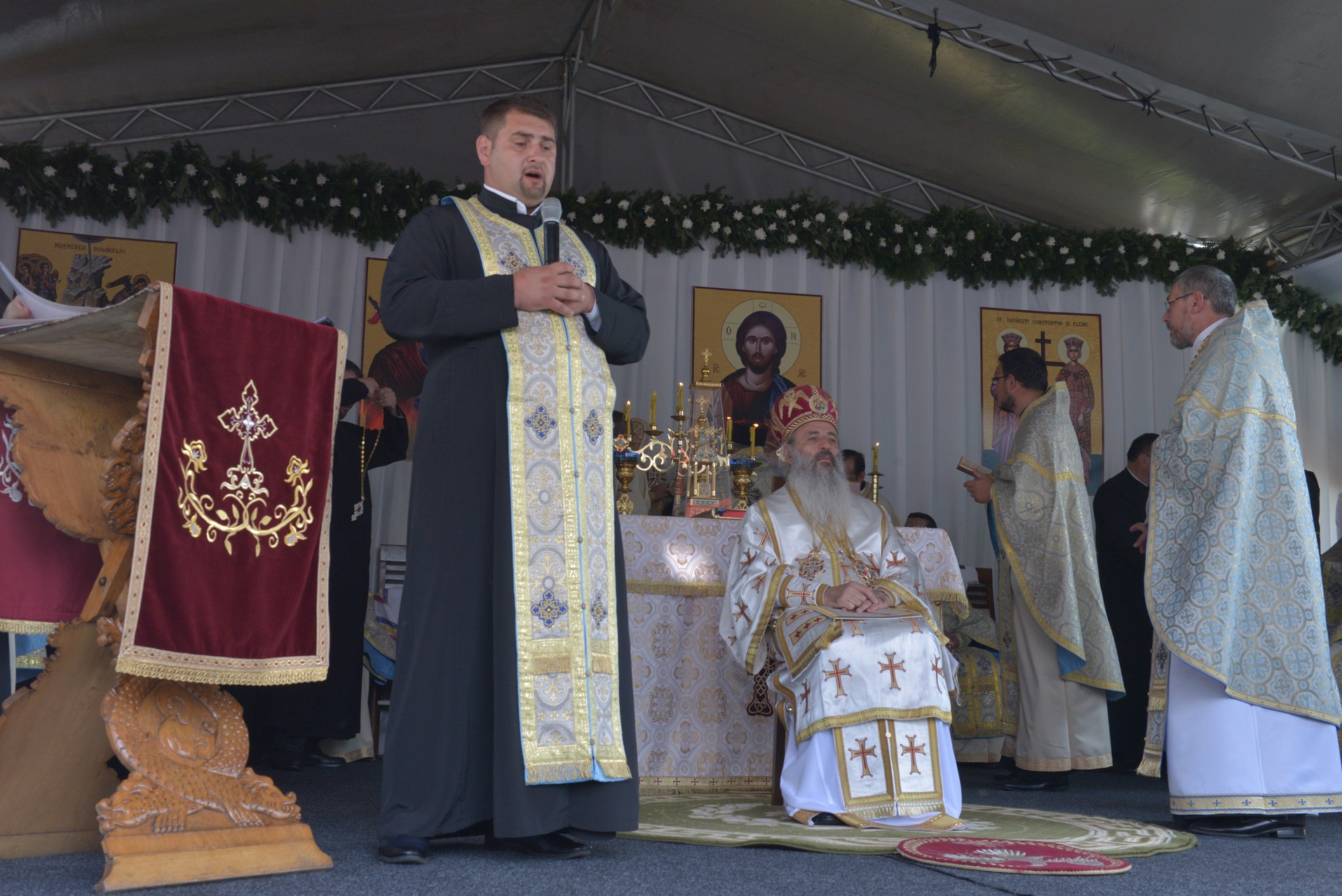 Sfințire de biserică la Netezi, Târgu Neamț: IPS Mitropolit Teofan a săvârșit slujba de târnosire