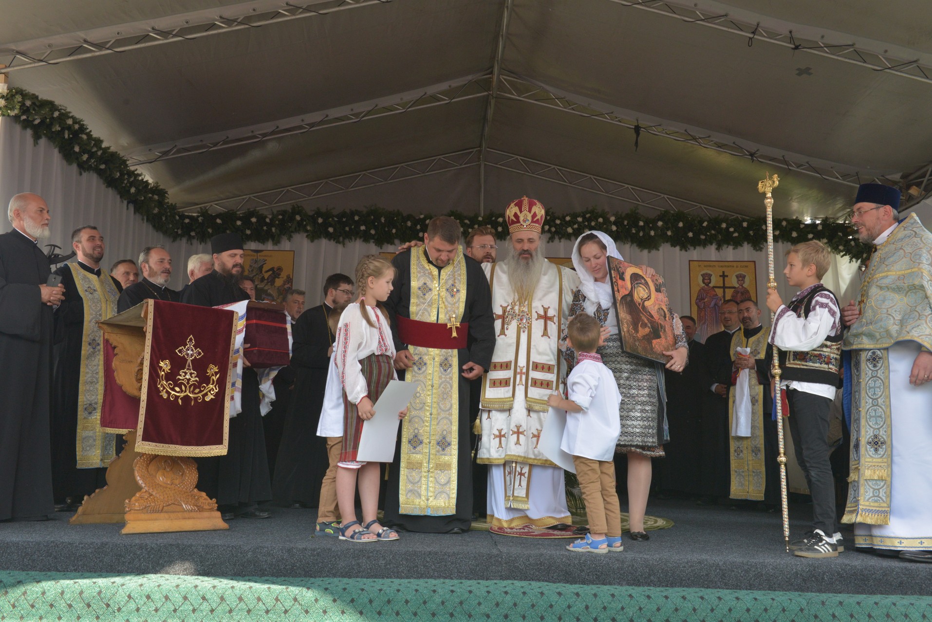 Sfințire de biserică la Netezi, Târgu Neamț: IPS Mitropolit Teofan a săvârșit slujba de târnosire